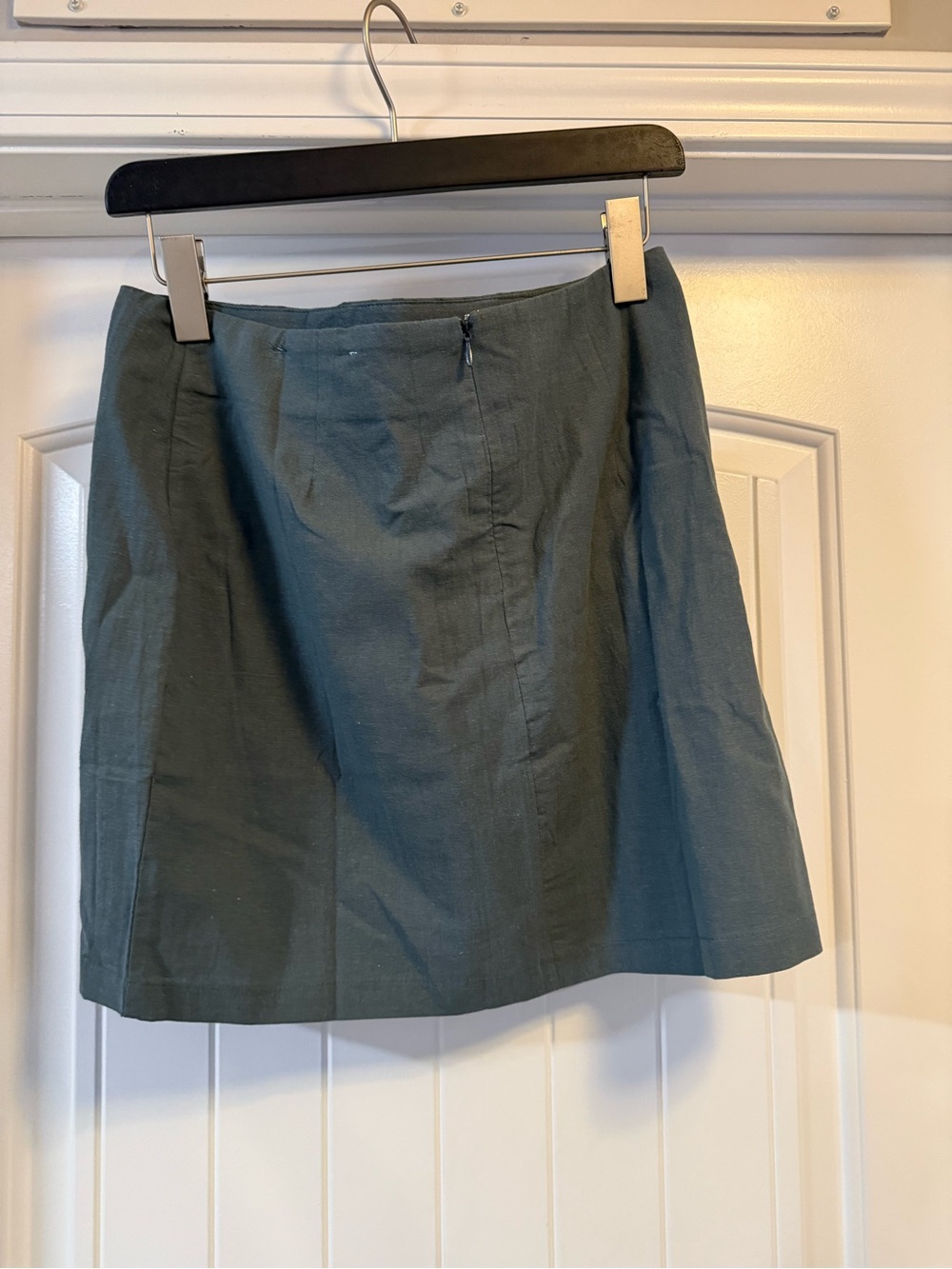 DAVI & DANI Ruffle Front Mini Skirt - Picture 2 of 3